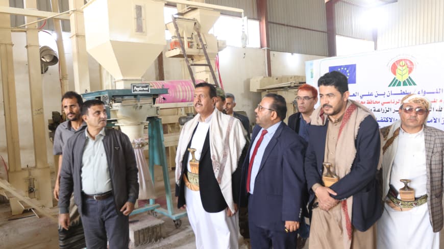 وكيل مأرب يدشّن تشغيل الوحدة المركزية لغربلة وتعقيم البذور بدعم أممي وأوروبي