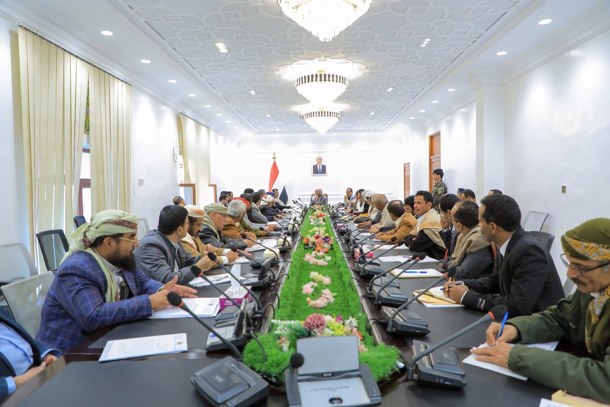 العرادة يترأس اجتماع المكتب التنفيذي بمأرب ويؤكد دعم قرارات القيادة الرئاسية وتعزيز كفاءة الأداء المؤسسي