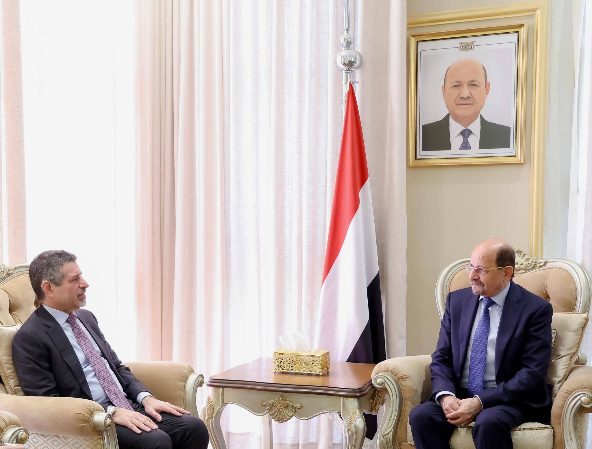 لقاء يمني–أمريكي لبحث التعاون وتعزيز الإصلاحات الحكومية