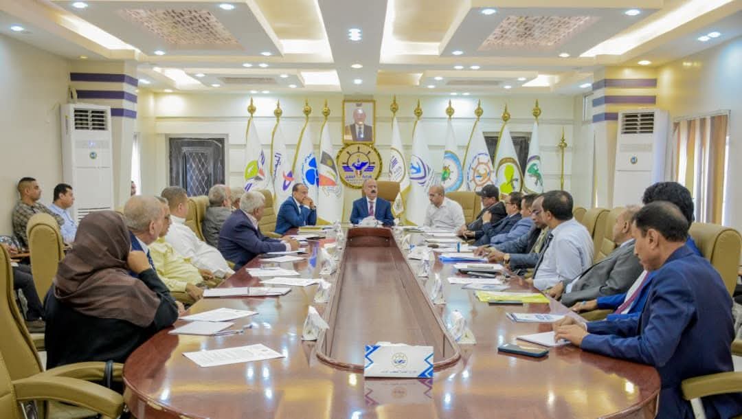 وزير النقل محسن العمري يناقش في عدن أولويات المرحلة وتعزيز كفاءة الأداء المؤسسي