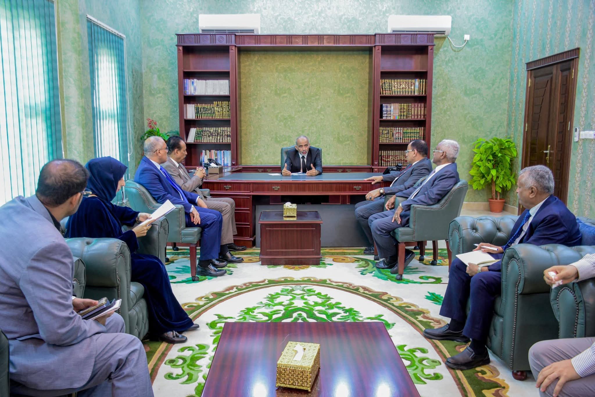 الصبيحي يناقش مع عدد من الوزراء تطوير الأداء الحكومي وتعزيز الخدمات في عدن