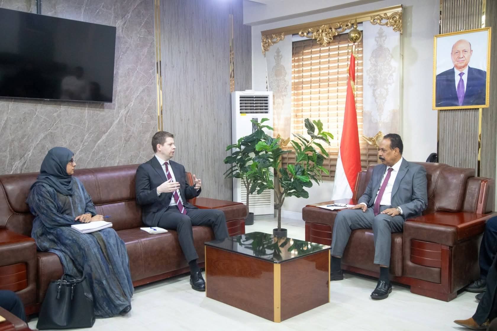 وزير الأشغال يبحث مع مكتب المبعوث الأممي تعزيز دعم مشاريع الطرق والبنية التحتية