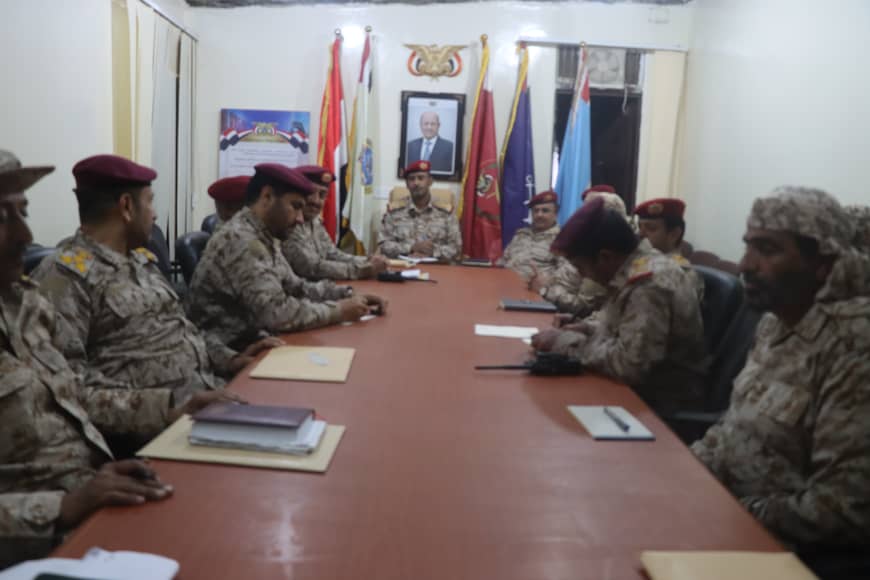 التقى بقادة المناطق العسكرية..رئيس هيئة الأركان يحث على مضاعفة الجهود و تلمس أحوال المقاتلين 