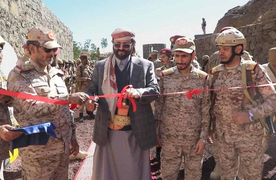 العرادة يفتتح المقر الجديد للمنطقة العسكرية السادسة ويشيد بالجاهزية والأداء البطولي  